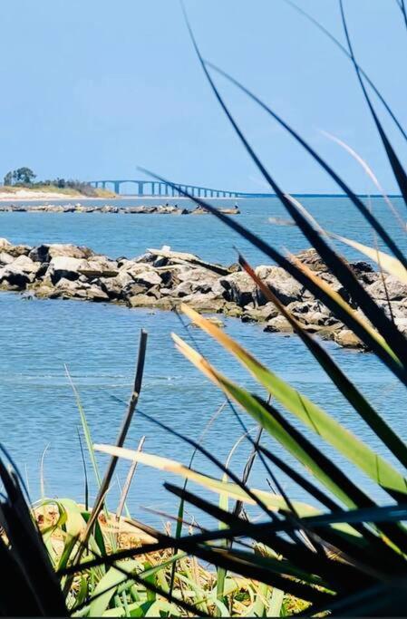 Pet Friendly Tranquil Cottage With Fire-Pit And Seasonal Hot Tub Sept-March Minutes To Beaches Dauphin Island Eksteriør bilde